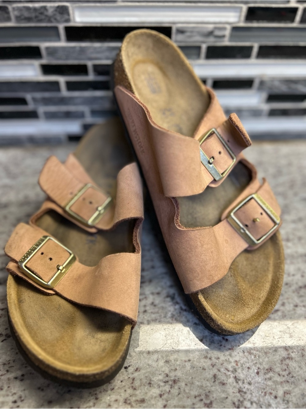 Birkenstock Arizona leather Slide Sandals in Light tan/pink size 8 (39)